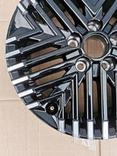 Load image into Gallery viewer, 1x Alufelge 17 Zoll 6.5&quot; 5x114.3 45ET Glanz Schwarz R337653 Nissan Leaf