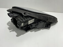 Laden Sie das Bild in den Galerie-Viewer, Frontscheinwerfer Porsche Macan 95B941031 Links Scheinwerfer Headlight SCH8898601400nb