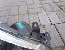 Laden Sie das Bild in den Galerie-Viewer, Frontscheinwerfer Toyota Corolla Verso Rechts Scheinwerfer Headlight SCH4701995812uv