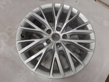 Laden Sie das Bild in den Galerie-Viewer, 1x Alufelge 17 Zoll 7.5" 5x112 46ET Glanz Silber 5FA601025B Seat Leon Rim Wheel FEL3201845125bz