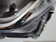 Load image into Gallery viewer, Frontscheinwerfer Toyota Corolla 81150-02T51-00 LED Rechts oder Links