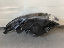 Laden Sie das Bild in den Galerie-Viewer, Frontscheinwerfer Kia Soul II 92102-E4 Rechts Scheinwerfer Headlight