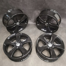 Laden Sie das Bild in den Galerie-Viewer, 4x Alufelge 17 Zoll 6.5" 5x112 39ET Glanz Silber 3C8601025F VW Scirocco Passat FEL9895278420ez