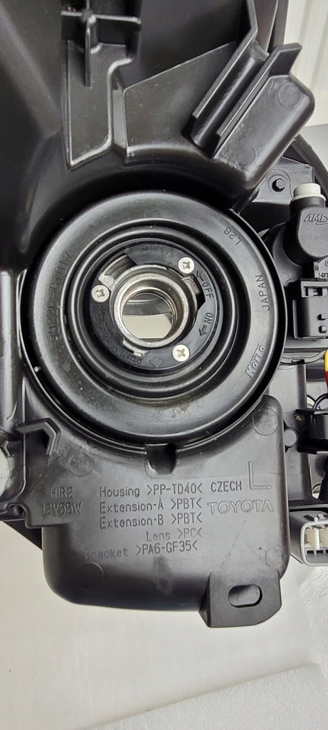 Frontscheinwerfer Toyota Yaris 2014-2017 Ein Stück (Rechts oder Links) Headlight SCH3503461090ls