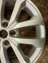 Load image into Gallery viewer, 1x Alufelge 17 Zoll 7.0" 5x114.3 40ET Glanz Silber 403004615R Renault Rim Wheel FEL2742832831pz