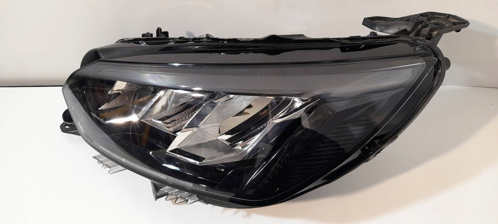 Frontscheinwerfer Peugeot 2008 II E219048 Ein Stück (Rechts oder Links)