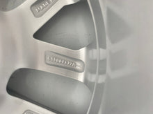 Laden Sie das Bild in den Galerie-Viewer, 1x Alufelge 17 Zoll 7.0&quot; 5x114.3 40ET Glanz Silber 403008177 Renault Kadjar