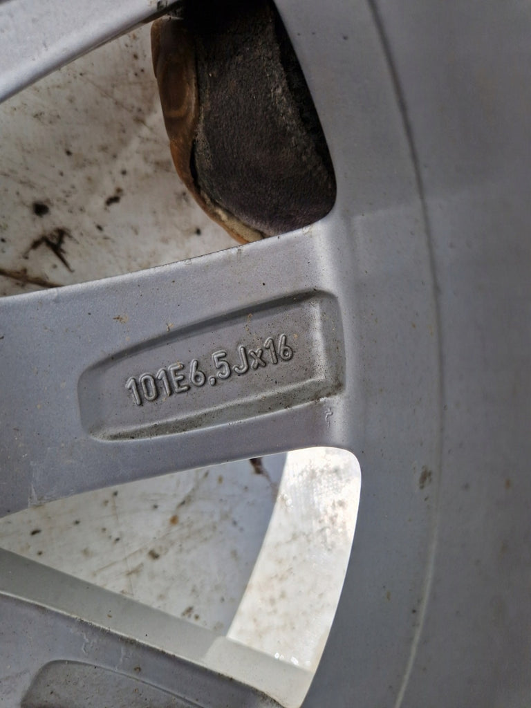 1x Alufelge 16 Zoll 6.5" 4x114.3 39ET Glanz Silber PW457-05000 Toyota Rim Wheel