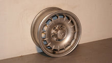 Laden Sie das Bild in den Galerie-Viewer, 1x Alufelge 14 Zoll 9.0&quot; 5x112 Mercedes-Benz W123 R107 W116 Rim Wheel