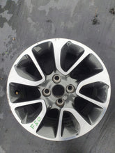 Laden Sie das Bild in den Galerie-Viewer, 1x Alufelge 15 Zoll 6.0&quot; 4x100 45ET Silber 95392967 Opel Adam Karl Rim Wheel