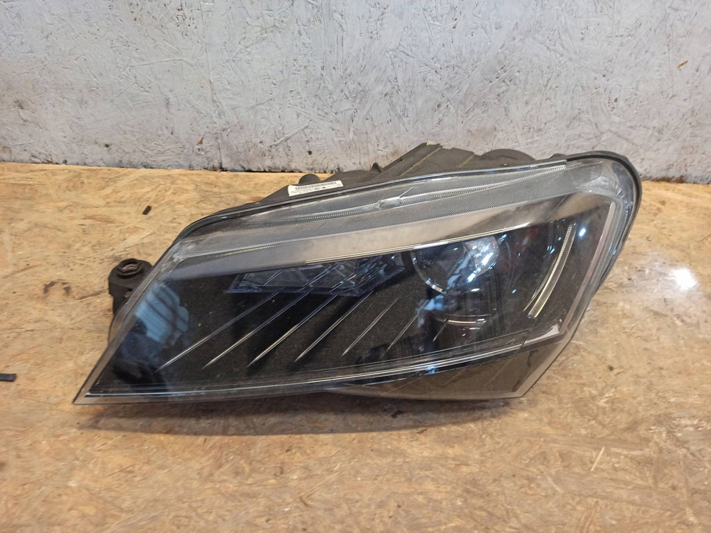 Frontscheinwerfer Skoda Superb III AVH8212KOD 85122000 LED Links Headlight SCH9902407711xb
