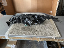 Laden Sie das Bild in den Galerie-Viewer, Frontscheinwerfer Mitsubishi Eclipse Cross W3153R LED Rechts Headlight