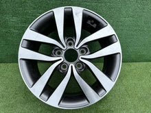 Load image into Gallery viewer, 1x Alufelge 16 Zoll 6.5" 5x114.3 50ET Glanz Graphit 52910G4200 Hyundai Ix35 Mg FEL3196550603tv