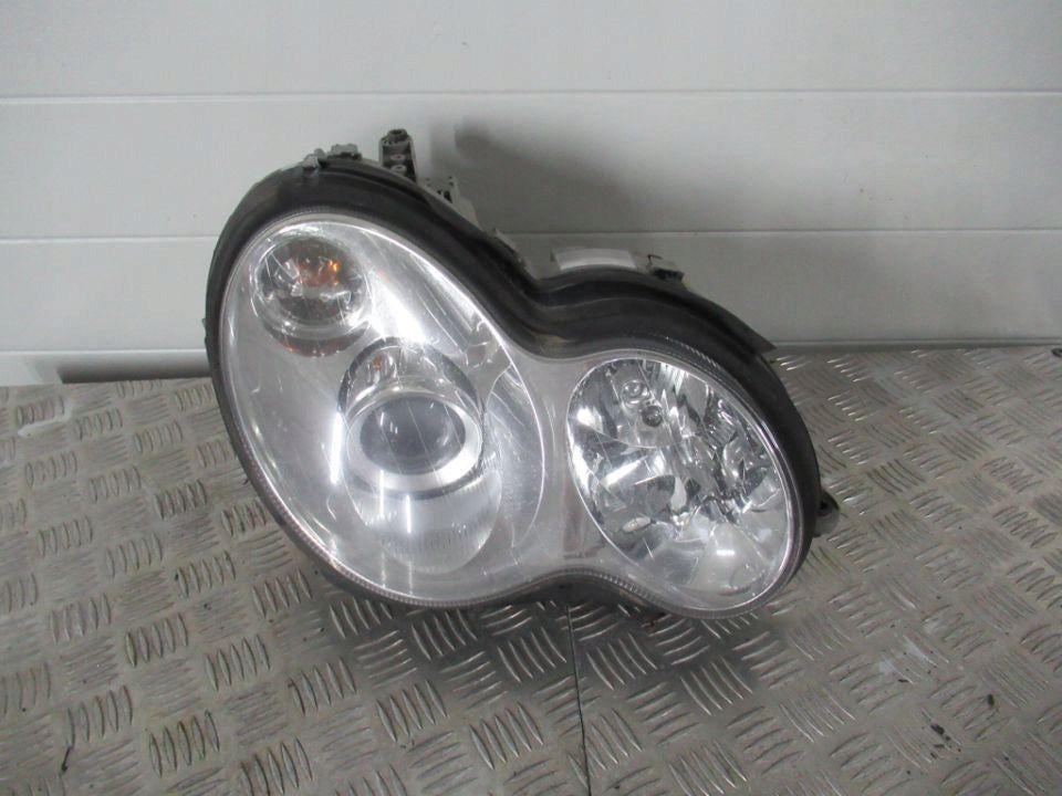 Frontscheinwerfer Mercedes-Benz W203 A2038203861 Xenon Rechts Headlight SCH8495590936ek