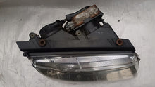Laden Sie das Bild in den Galerie-Viewer, Frontscheinwerfer VW Passat Xenon Rechts Scheinwerfer Headlight SCH2935549320cd