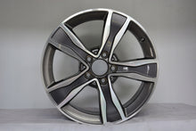 Laden Sie das Bild in den Galerie-Viewer, 1x Alufelge 17 Zoll 7.0&quot; 5x112 48ET Glanz Grau A2054010800 Mercedes-Benz A205 Mg