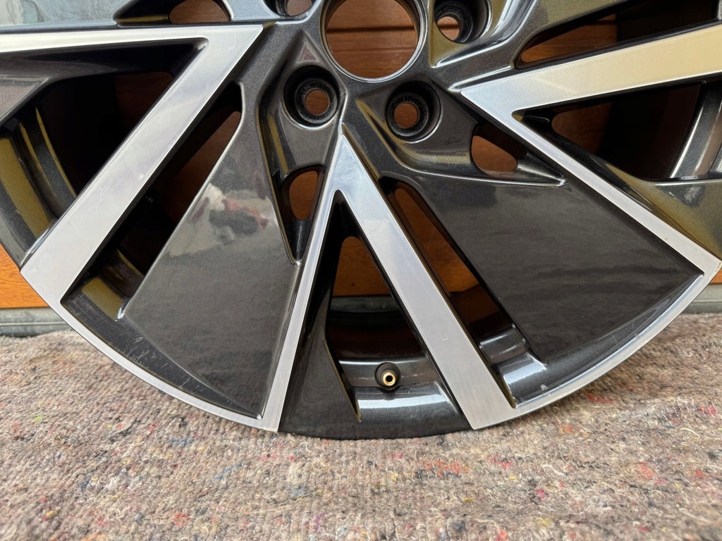 1x Alufelge 18 Zoll 7.0" 5x100 39ET Glanz Graphit 658601025J Mg Fabia I FEL2510010404fn