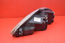 Laden Sie das Bild in den Galerie-Viewer, Frontscheinwerfer Seat Altea Ein Stück (Rechts oder Links) Headlight