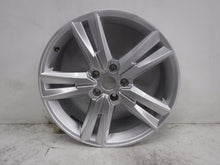 Load image into Gallery viewer, 1x Alufelge 18 Zoll 7.0" 5x112 45ET Glanz Silber 575601025G Audi Ateca I FEL5832749371lv