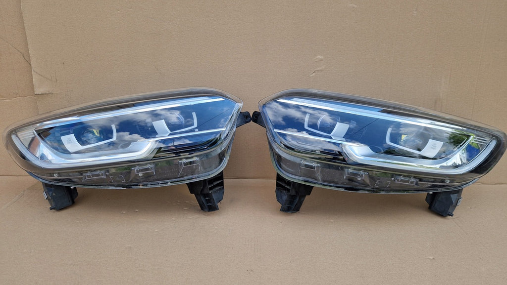 Frontscheinwerfer Renault Kadjar 260608385R 260105570R Rechts oder Links