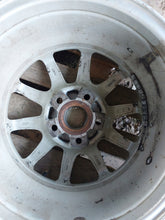 Laden Sie das Bild in den Galerie-Viewer, 1x Alufelge 15 Zoll 7.0&quot; 5x112 38ET Glanz Silber Audi Rim Wheel
