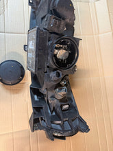 Laden Sie das Bild in den Galerie-Viewer, Frontscheinwerfer Volvo V70 S60 190202 Rechts Scheinwerfer Headlight SCH3814058381lm