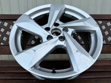 Laden Sie das Bild in den Galerie-Viewer, 1x Alufelge 18 Zoll 7.0" 5x112 43ET Glanz Silber 83A601025AQ Audi Q3 Rim Wheel FEL8048051285tb