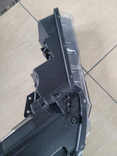 Laden Sie das Bild in den Galerie-Viewer, Frontscheinwerfer Hyundai Elantra 92101-AA LED Links Scheinwerfer Headlight SCH5864419277fd