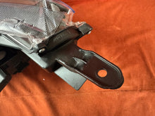 Load image into Gallery viewer, Frontscheinwerfer Toyota Yaris Cross Matrix Rechts Scheinwerfer Headlight SCH1621501014rm