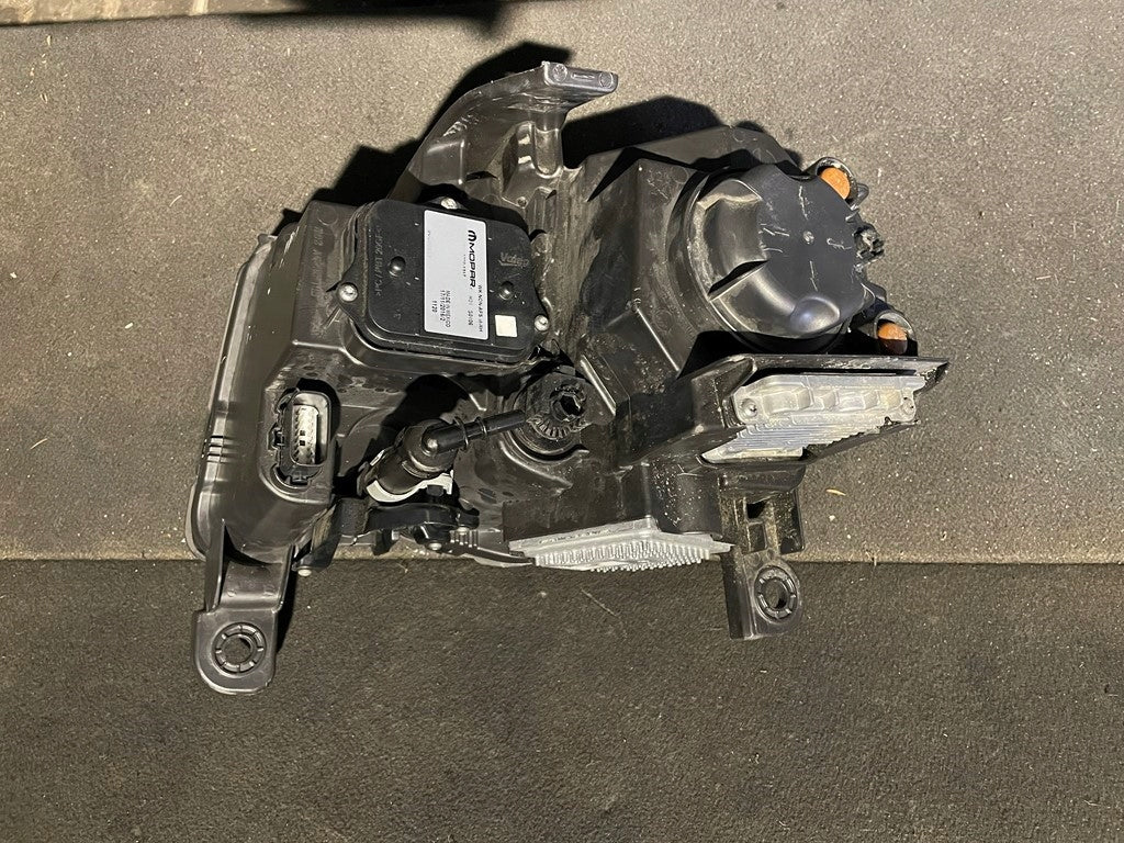 Frontscheinwerfer Jeep Grand Cherokee T77598B Rechts Scheinwerfer Headlight SCH6808816755qa