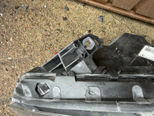 Laden Sie das Bild in den Galerie-Viewer, Frontscheinwerfer Mercedes-Benz W246 A2429060700 Links Scheinwerfer Headlight SCH4908184240vc