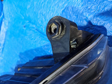 Laden Sie das Bild in den Galerie-Viewer, Frontscheinwerfer Skoda Superb III 3V1941016A Bi-Xenon Rechts Headlight