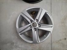 Load image into Gallery viewer, 1x Alufelge 16 Zoll 7.0" 5x114.3 40ET Glanz Silber PW457-02004 Toyota I FEL1855990801ts