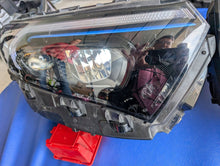 Laden Sie das Bild in den Galerie-Viewer, Frontscheinwerfer Mercedes-Benz Eqa Eqb A2439069000 Rechts Headlight SCH1932416150rr