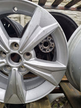 Laden Sie das Bild in den Galerie-Viewer, 1x Alufelge 17 Zoll 6.5&quot; 5x114.3 45ET Toyota Rim Wheel