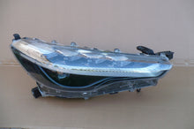 Laden Sie das Bild in den Galerie-Viewer, Frontscheinwerfer Toyota Corolla LED Rechts Scheinwerfer Headlight SCH6016231942bp