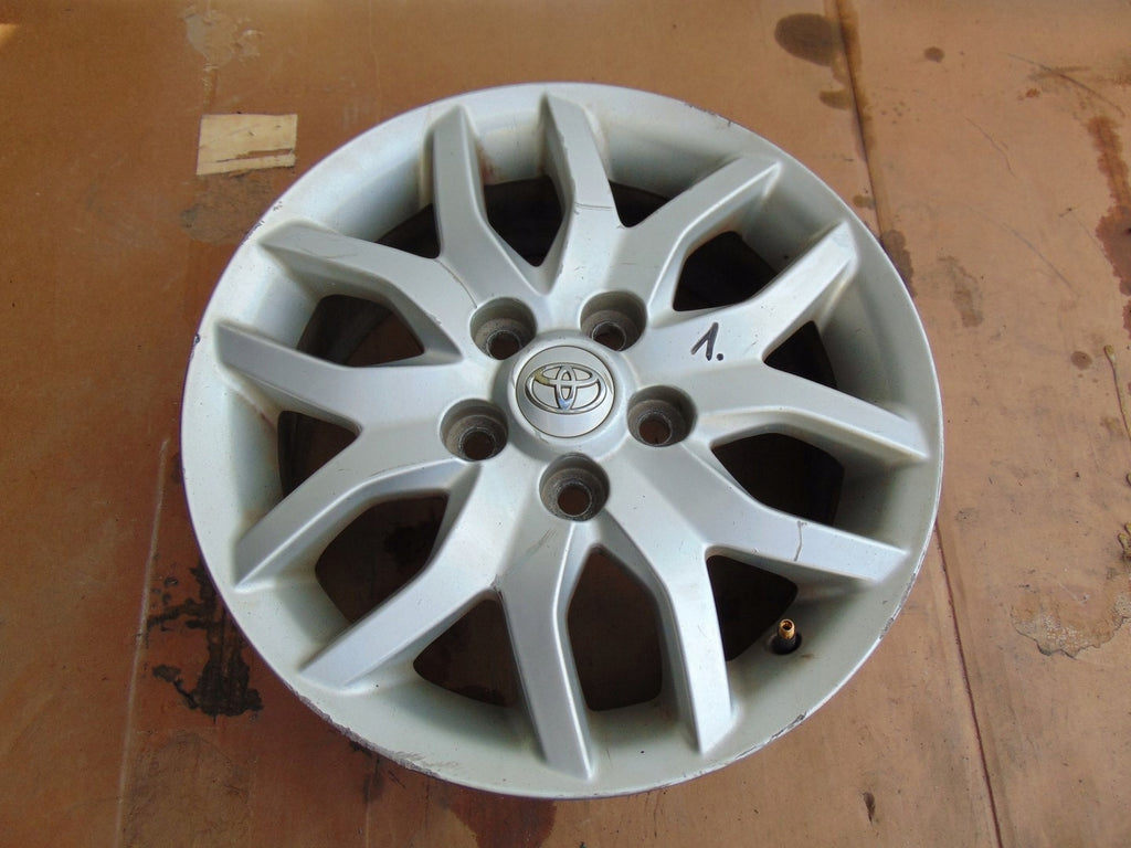1x Alufelge 16 Zoll 6.5" 5x114.3 45ET Silber PZ474-E067D-Z Toyota Auris