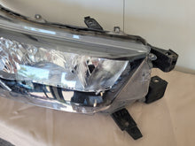 Laden Sie das Bild in den Galerie-Viewer, Frontscheinwerfer Toyota Hilux VIII 1EJ-923364-040 Rechts Scheinwerfer Headlight SCH3946517238hv