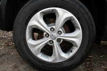 Load image into Gallery viewer, 1x Alufelge 17 Zoll 7.0" 5x114.3 48ET Glanz Silber 52910-2P270 Kia Sorento Ii FEL4022473712lr