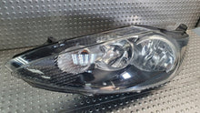 Laden Sie das Bild in den Galerie-Viewer, Frontscheinwerfer Ford Fiesta I 8A6113W030AG Links Scheinwerfer Headlight SCH1334378041rw