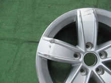 Laden Sie das Bild in den Galerie-Viewer, 1x Alufelge 16 Zoll 6.0" 5x112 43ET Glanz Silber 2GA601025 VW T-Roc Rim Wheel FEL9352292552wq