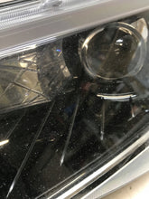 Laden Sie das Bild in den Galerie-Viewer, Frontscheinwerfer Skoda Superb III 3V1941015A Xenon Links Scheinwerfer Headlight