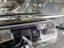 Laden Sie das Bild in den Galerie-Viewer, Frontscheinwerfer Toyota V I Links Scheinwerfer Headlight SCH5200185855so