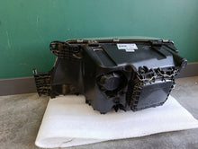 Laden Sie das Bild in den Galerie-Viewer, Frontscheinwerfer Man 8125101-6744 Rechts Scheinwerfer Headlight SCH6800441812cq