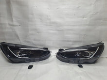 Laden Sie das Bild in den Galerie-Viewer, Frontscheinwerfer Ford Focus JX7B-13E016-CJ Full LED Rechts oder Links