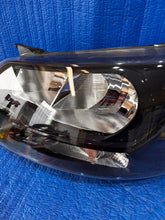 Laden Sie das Bild in den Galerie-Viewer, Frontscheinwerfer Ford Transit GK31-13W030-BC Links Scheinwerfer Headlight