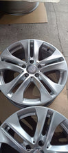 Laden Sie das Bild in den Galerie-Viewer, 4x Alufelge 17 Zoll 7.5" 5x112 45ET Glanz Silber A2074010602 Mercedes-Benz FEL5272323327ki