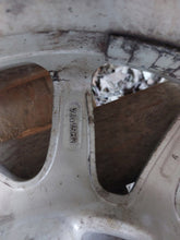 Laden Sie das Bild in den Galerie-Viewer, 1x Alufelge 15 Zoll 7.0&quot; 5x112 38ET Glanz Silber Audi Rim Wheel