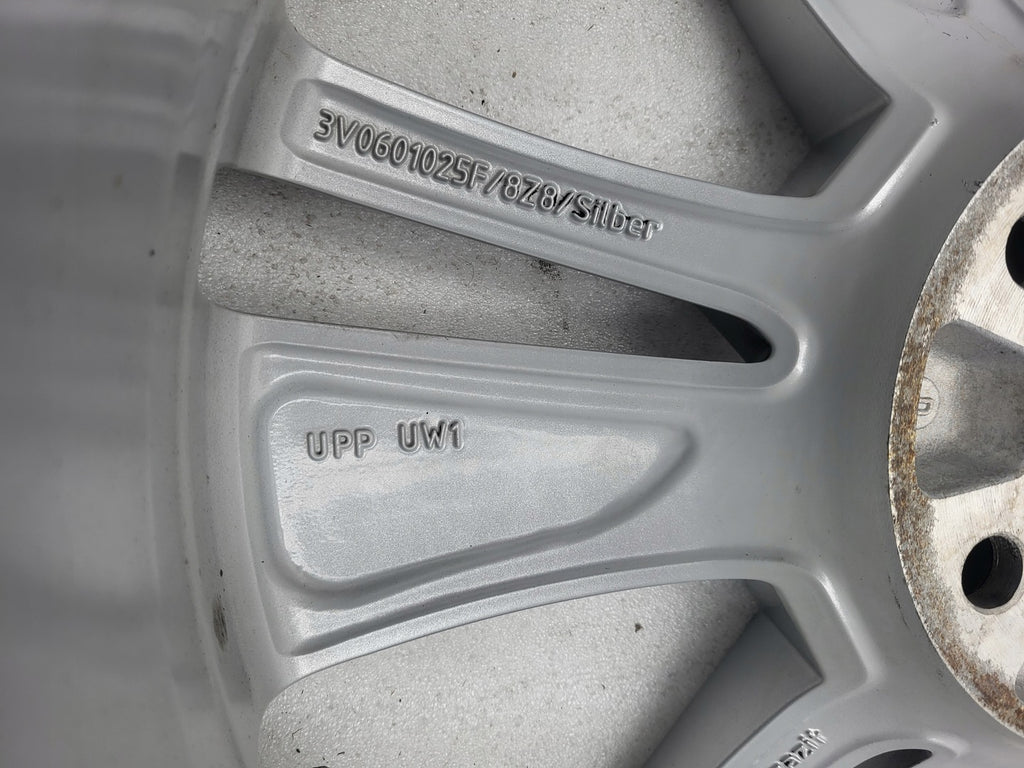 1x Alufelge 18 Zoll 8.0" 5x112 44ET 3V0601025F Skoda Superb Rim Wheel