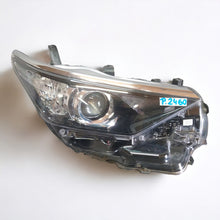 Laden Sie das Bild in den Galerie-Viewer, Frontscheinwerfer Toyota Auris 81110-02K30 Rechts Scheinwerfer Headlight